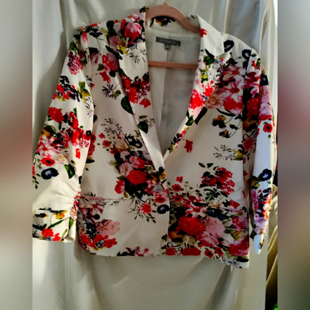 NYCollection Floral Women's Blazer,Size 12 Pre-owned Excellent Condition.